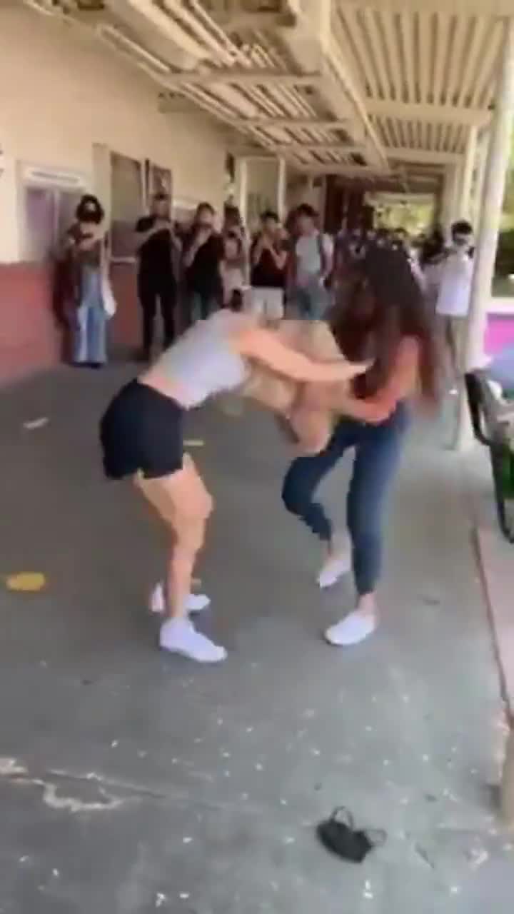 ⁣School Fight