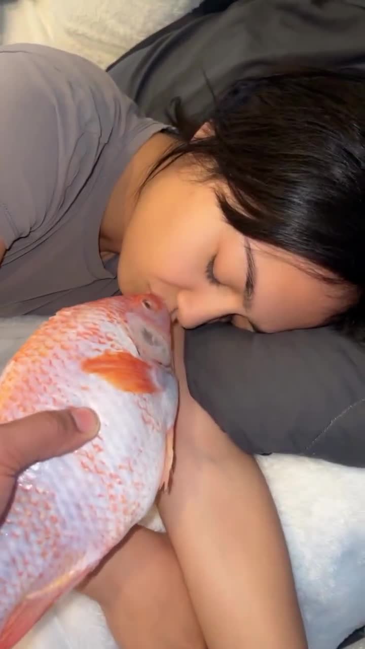 Fish Kiss